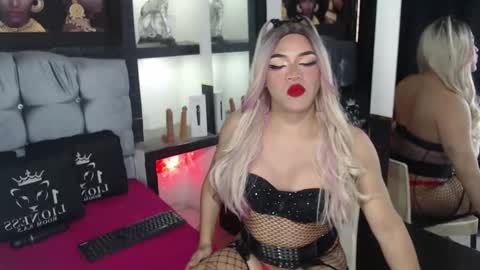sophia_hott01 online show from 11-04-25, 12:04