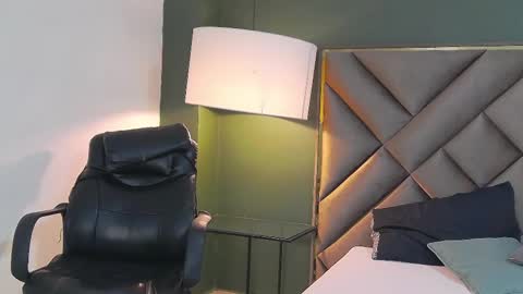 Snapshot of sophia_loreenn chatting on 11-25-25, 11:32 Sofia online show from 11-25-25, 11:32