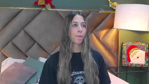 Snapshot of sophia_loreenn chatting on 11-29-25, 03:04 Sofia online show from 11-29-25, 03:04