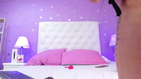 Sophia  online show from 11-22-25, 07:57