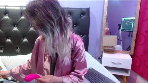 Snapshot of sophia_ny chatting on 01-04-25, 11:11 SOPHIA online show from 01-04-25, 11:11