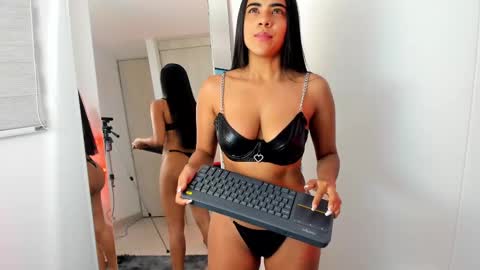 Snapshot of sophia_owens_2 chatting on 03-05-25, 05:40 sophia_owens_2 online show from 03-05-25, 05:40