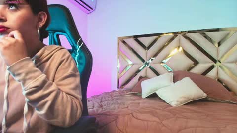 sophia_velvett online show from 04-14-26, 12:00