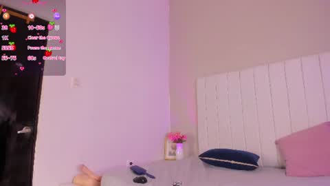 Snapshot of sophia_walkett chatting on 06-10-26, 02:38 Michelle online show from 06-10-26, 02:38