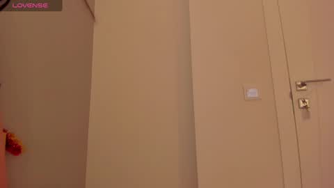 Snapshot of sophiaa_sensual chatting on 01-09-25, 04:52 Sophia online show from 01-09-25, 04:52