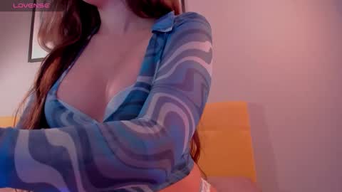 Snapshot of sophiaa_sensual chatting on 11-17-25, 01:33 Sophia online show from 11-17-25, 01:33