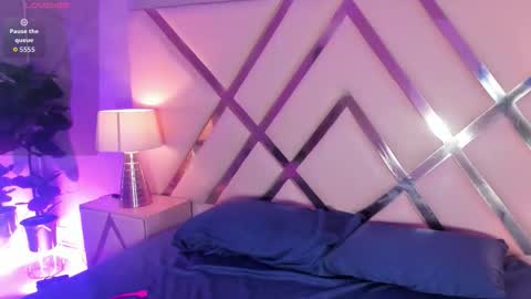 Sophie online show from 10-24-25, 04:20