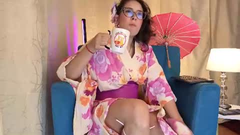Snapshot of sophiadumont chatting on 06-25-26, 12:42 Sophia online show from 06-25-26, 12:42