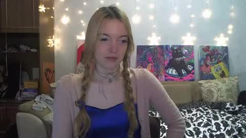 Snapshot of sophiasonata chatting on 01-01-25, 12:00 SophiaSonata online show from 01-01-25, 12:00