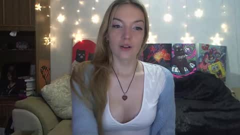 Snapshot of sophiasonata chatting on 02-19-25, 04:33 SophiaSonata online show from 02-19-25, 04:33