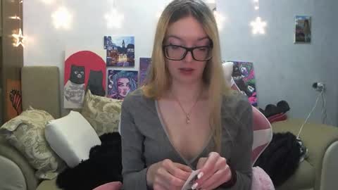 Snapshot of sophiasonata chatting on 09-16-25, 08:21 SophiaSonata online show from 09-16-25, 08:21