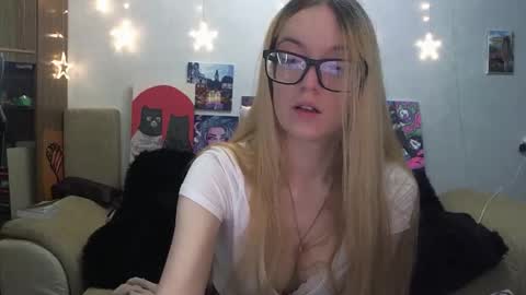 Snapshot of sophiasonata chatting on 09-18-25, 07:49 SophiaSonata online show from 09-18-25, 07:49