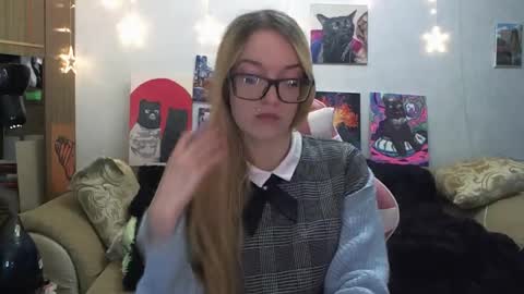 Snapshot of sophiasonata chatting on 10-04-25, 07:56 SophiaSonata online show from 10-04-25, 07:56