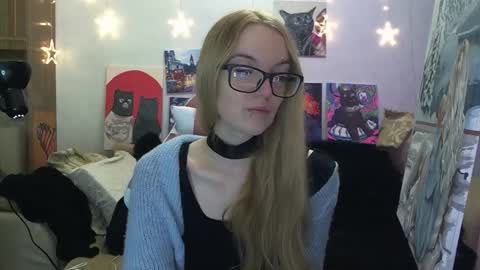 Snapshot of sophiasonata chatting on 10-31-25, 01:56 SophiaSonata online show from 10-31-25, 01:56