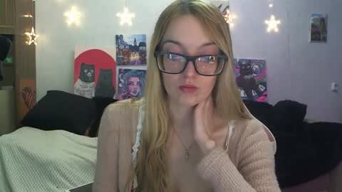 Snapshot of sophiasonata chatting on 12-18-25, 09:32 SophiaSonata online show from 12-18-25, 09:32