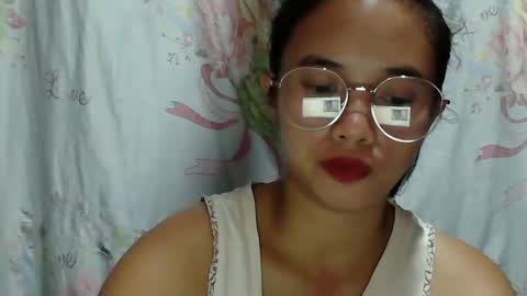 Snapshot of sophie_193 chatting on 03-27-26, 06:40 sophie_193 online show from 03-27-26, 06:40