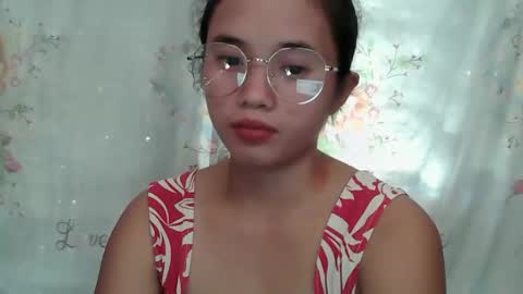 Snapshot of sophie_193 chatting on 04-18-26, 03:10 sophie_193 online show from 04-18-26, 03:10