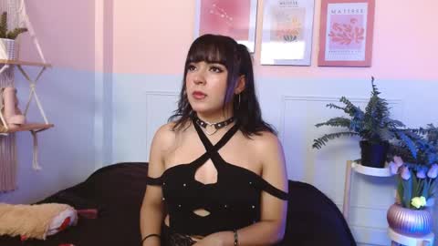 Snapshot of sophie_benet_ chatting on 05-13-26, 01:08 Sophie online show from 05-13-26, 01:08