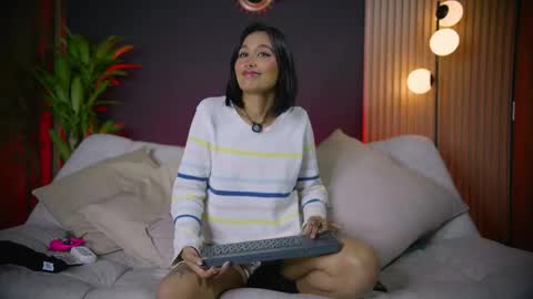 Snapshot of sophie_blake_ne chatting on 03-31-26, 02:35 Sophie Your Squirt Queen online show from 03-31-26, 02:35