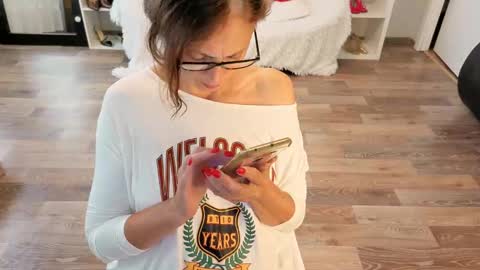 Snapshot of sophie_caring chatting on 09-12-25, 06:57 Sophie online show from 09-12-25, 06:57