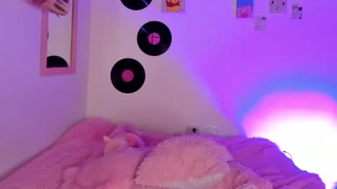 Sophie online show from 12-19-25, 05:36