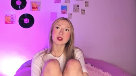 Sophie online show from 02-06-26, 07:02