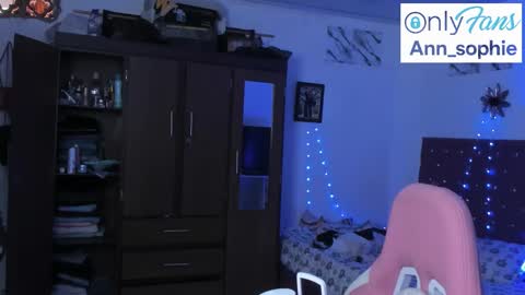 sophie doll online show from 10-27-25, 06:56