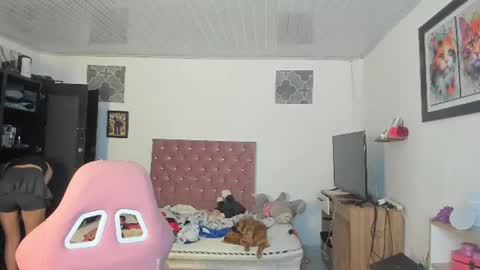 Snapshot of sophie_dolly_ chatting on 06-17-26, 06:49 sophie doll online show from 06-17-26, 06:49