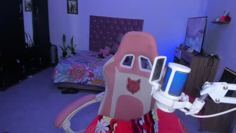 Snapshot of sophie_dolly_ chatting on 06-30-26, 01:50 sophie doll online show from 06-30-26, 01:50