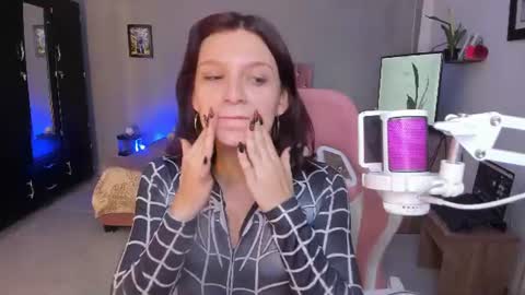 Snapshot of sophie_dolly_ chatting on 07-18-26, 05:39 sophie doll online show from 07-18-26, 05:39