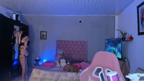 Snapshot of sophie_dolly_ chatting on 07-19-26, 07:50 sophie doll online show from 07-19-26, 07:50
