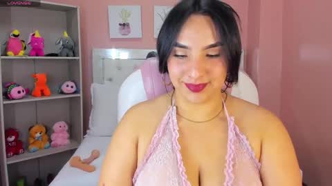 Snapshot of sophie_grays chatting on 04-27-26, 03:32 S O P H I E online show from 04-27-26, 03:32