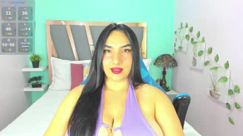 Snapshot of sophie_grays chatting on 05-28-26, 08:28 S O P H I E online show from 05-28-26, 08:28