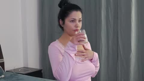 Sophie jeans online show from 12-14-25, 03:50