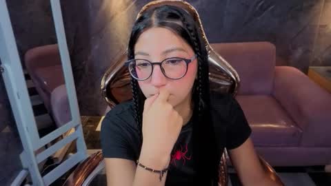 Snapshot of sophie_jones_b chatting on 02-04-26, 12:44 sophie_jones_b online show from 02-04-26, 12:44