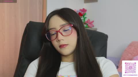 Snapshot of sophie_lii chatting on 05-06-26, 10:04 Sophie or Sof online show from 05-06-26, 10:04