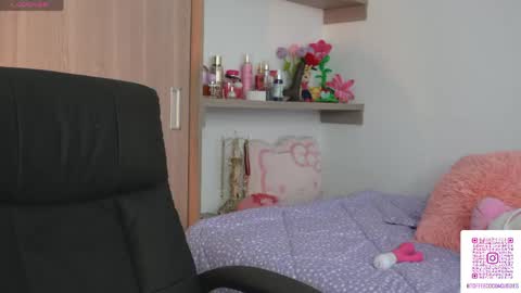 Snapshot of sophie_lii chatting on 05-07-26, 08:58 Sophie or Sof online show from 05-07-26, 08:58