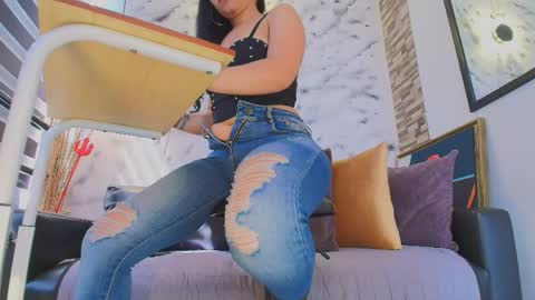 Snapshot of sophie_littles chatting on 05-09-26, 01:38 Sophie online show from 05-09-26, 01:38
