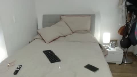 Sofa online show from 09-15-25, 03:17