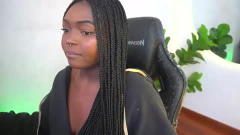 Snapshot of sophie_luvs chatting on 06-05-26, 04:45 Sophie online show from 06-05-26, 04:45