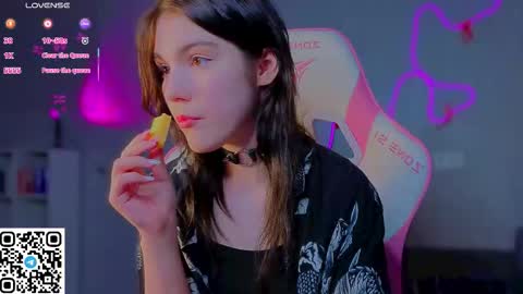 sophie_nomenal_ online show from 03-26-26, 09:20