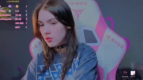 Snapshot of sophie_nomenal_ chatting on 05-08-26, 08:47 sophie_nomenal_ online show from 05-08-26, 08:47