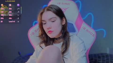 Snapshot of sophie_nomenal_ chatting on 05-15-26, 11:01 sophie_nomenal_ online show from 05-15-26, 11:01