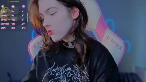 Snapshot of sophie_nomenal_ chatting on 05-28-26, 01:30 sophie_nomenal_ online show from 05-28-26, 01:30