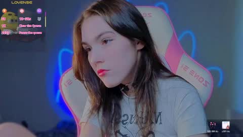 Snapshot of sophie_nomenal_ chatting on 06-05-26, 04:19 sophie_nomenal_ online show from 06-05-26, 04:19