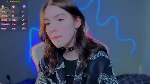 Snapshot of sophie_nomenal_ chatting on 06-20-26, 10:40 sophie_nomenal_ online show from 06-20-26, 10:40