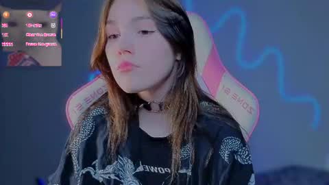 Snapshot of sophie_nomenal_ chatting on 07-11-26, 07:27 sophie_nomenal_ online show from 07-11-26, 07:27