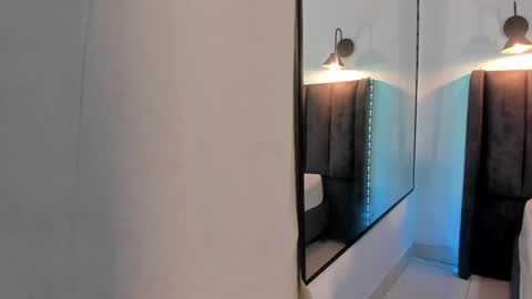 sophie_smith19 online show from 04-01-26, 01:01