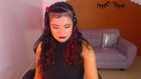 Snapshot of sophie_t_ chatting on 02-01-25, 10:23 Sofia online show from 02-01-25, 10:23