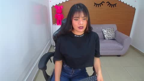 Snapshot of sophie_t_ chatting on 02-11-25, 10:39 Sofia online show from 02-11-25, 10:39